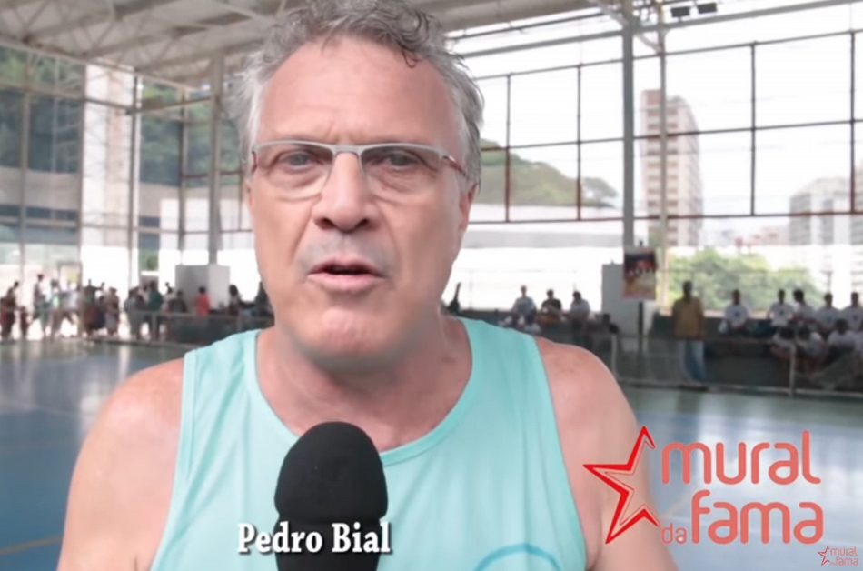 1 30 Será verdade que o jornalista e apresentador Pedro Bial, da Rede Globo, teria humilhado crianças com deficiência durante uma partida de futebol beneficente?