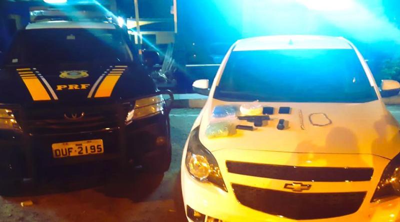 2 3 Com carro roubado, cocaína e arma de fogo, homem é preso pela PRF após tentativa de fuga na Bahia