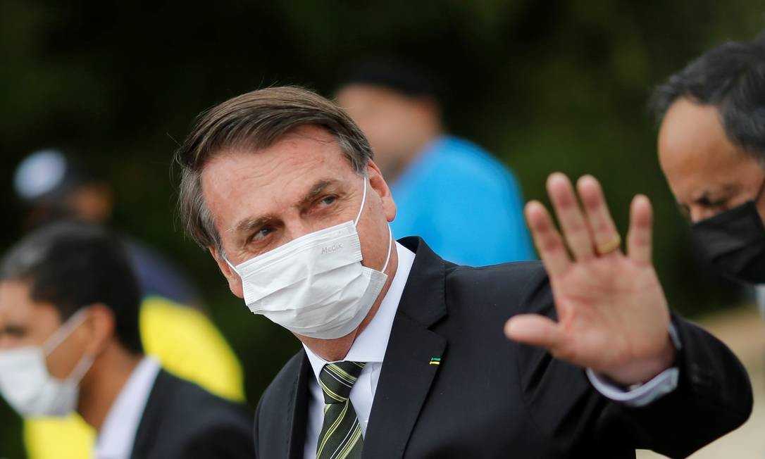x88069605_Brazils-President-Jair-Bolsonaro-wearing-a-protective-mask-gestures-as-he-walks-to-the.jpg.pagespeed.ic.NXiR1fZbYi