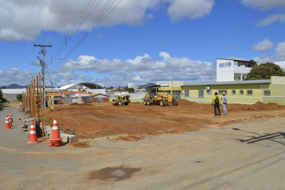 122829202007071 1 scaled e1594165102872 Prefeitura de Guanambi inicia praça do Bairro São Sebastião e mantém agenda de serviços públicos na cidade