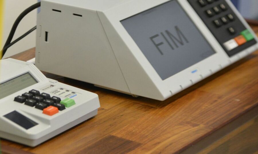 urna_jose_cruz_2350 O Tribunal Superior Eleitoral (TSE) conclui a assinatura digital e lacração dos sistemas eleitorais que serão usados nas eleições de outubro (José Cruz/Agência Brasil)