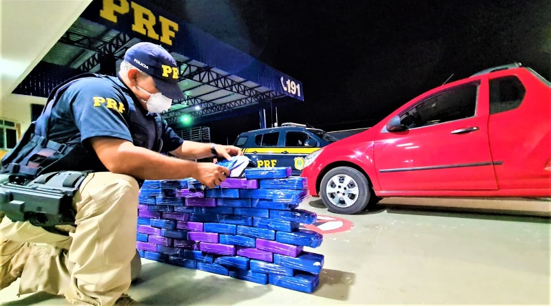 cocaina 1 800x445 1 Casal de traficantes é preso no sudoeste baiano transportando quase 62 Kg de cocaína escondidos em fundo falso de caminhonete