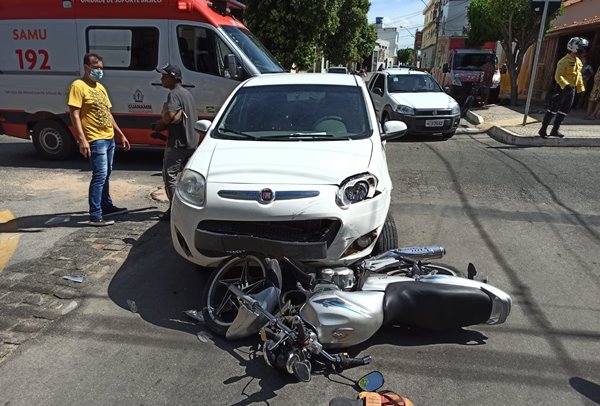 WhatsApp Image 2021 02 12 at 17.28.06 Colisão entre carro e moto deixa mãe e filha feridas no centro de Guanambi; uma das vítimas ficou em estado grave