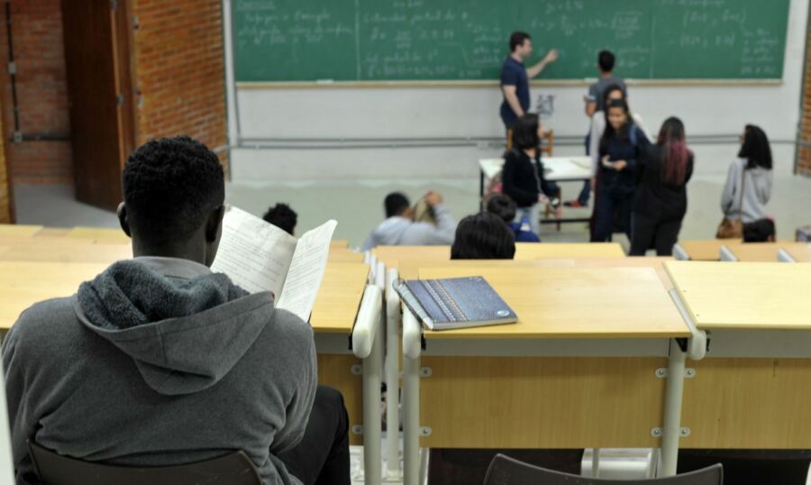 dsc_3563 UnB foi a primeira universidade federal a adotar sistema de cotas raciais
UnB reserva vagas para negros desde o vestibular de 2004
Percentual de negros com diploma cresceu quase quatro vezes desde 2000, segundo IBGE
