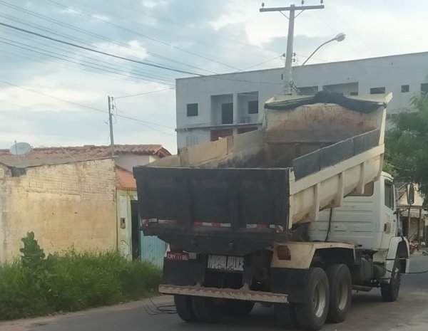 WhatsApp Image 2021 03 08 at 19.11.18 Caminhão caçamba atinge rede elétrica e provoca curto-circuito no bairro Alvorada em Guanambi