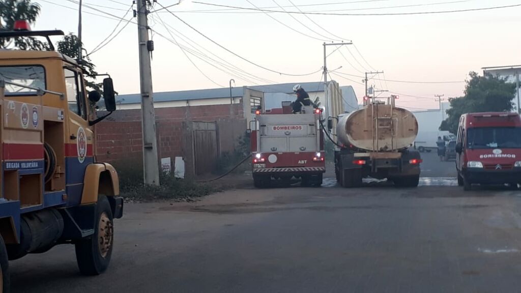 110654202110041 Corpo de Bombeiros Militar de Guanambi controla incêndio em serraria no bairro industrial