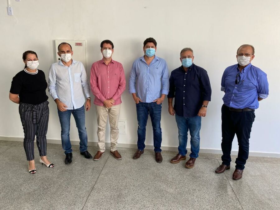 113717145420212402 Secretários municipais de Guanambi recepcionam gestor da Unacom que irá abrir 10 leitos de UTI para tratamento da Covid-19
