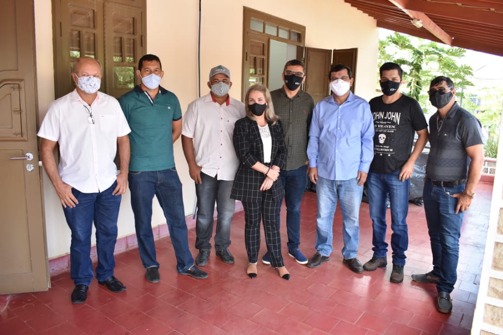 81412482220201806 Prefeito Jairo Magalhães celebra entrega de equipamentos para Distrito de Morrinhos