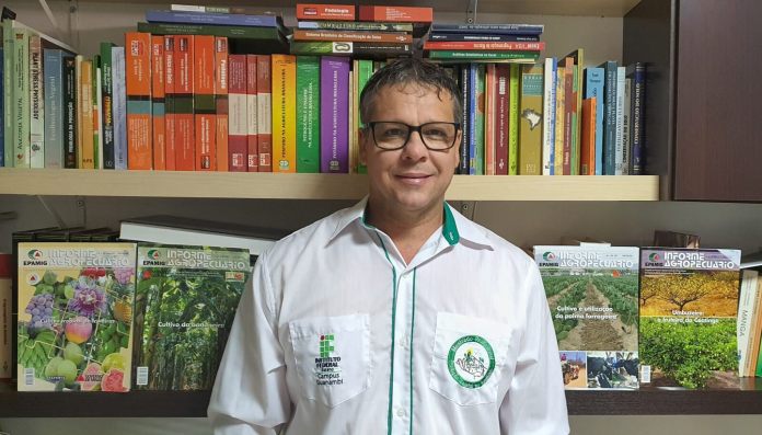 Foto 45 anos Informe Agropecuario Sergio Donato Professor do IF Baiano é contemplado em chamada do CNPq de Produtividade em Pesquisa