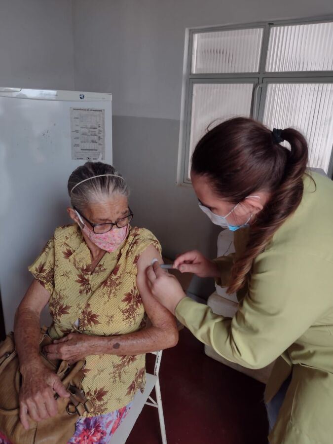 WhatsApp Image 2021 04 15 at 13.59.32 Vacinação em Candiba segue acima da média nacional e estadual