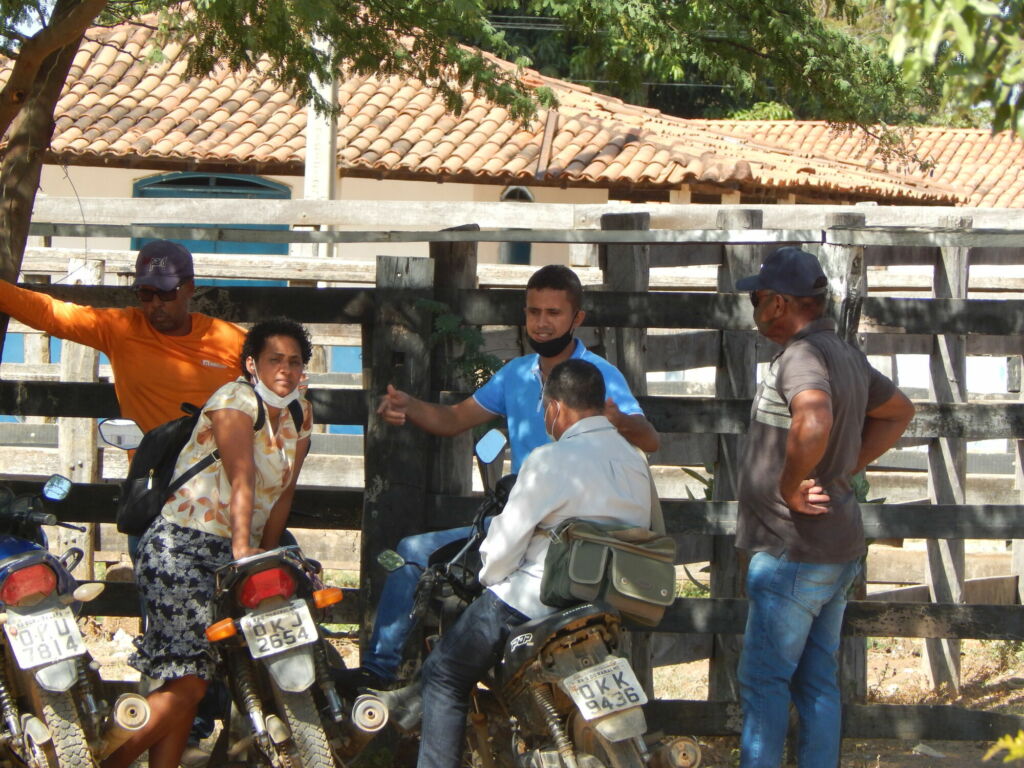 DSCN5348 Prefeito de Serra do Ramalho se reúne com representantes das Associações Agrícolas