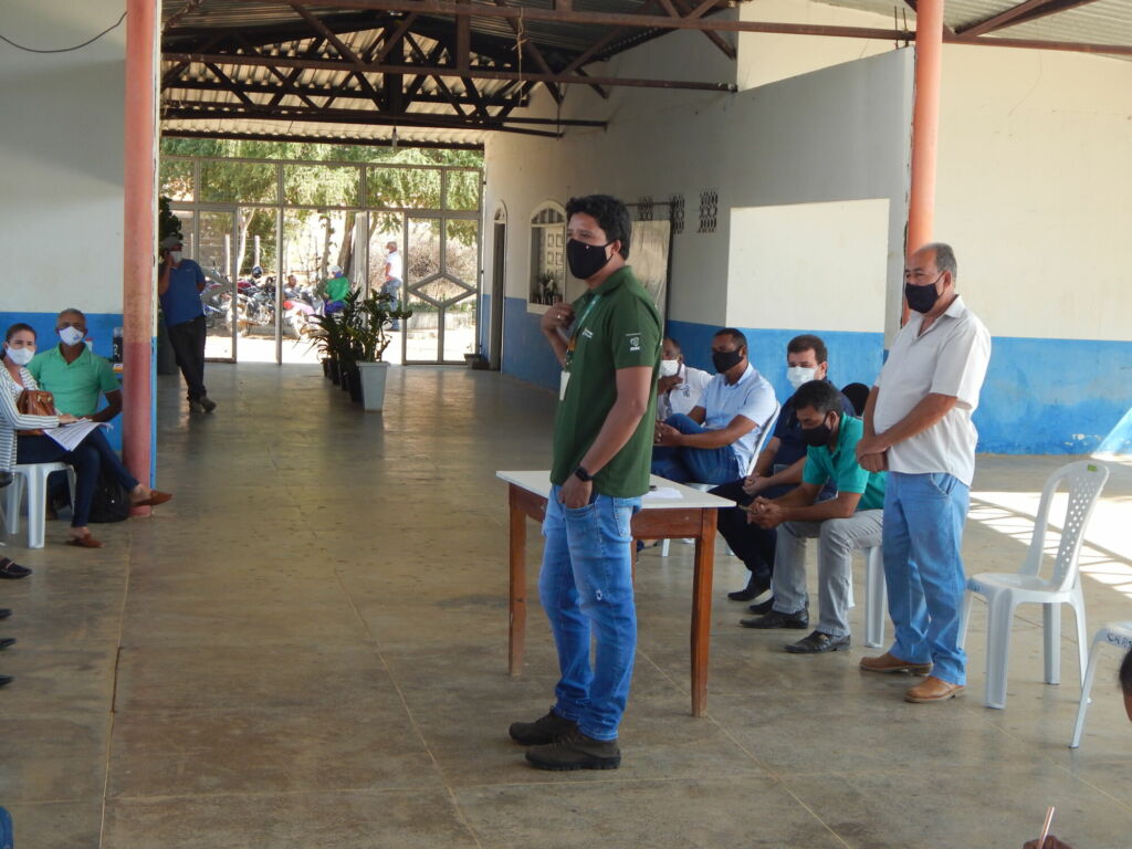 DSCN5368 Prefeito de Serra do Ramalho se reúne com representantes das Associações Agrícolas