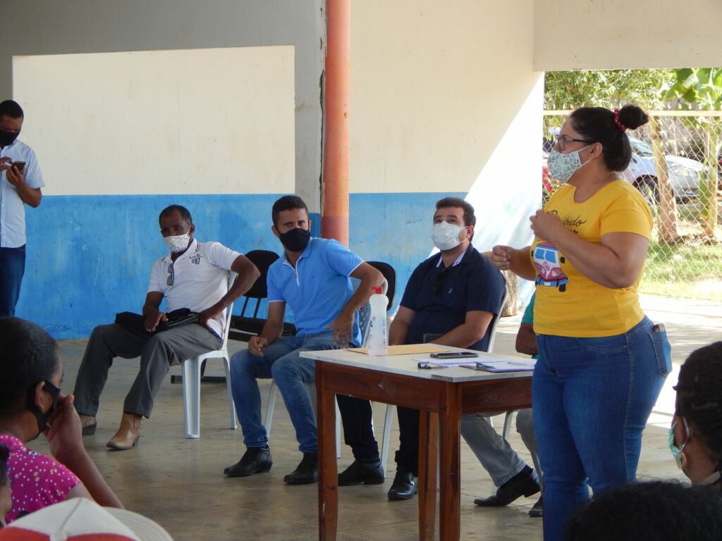 DSCN5384 Prefeito de Serra do Ramalho se reúne com representantes das Associações Agrícolas