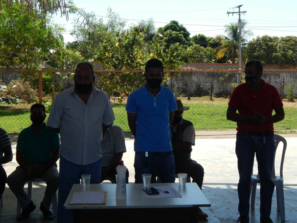 DSCN5399 Prefeito de Serra do Ramalho se reúne com representantes das Associações Agrícolas