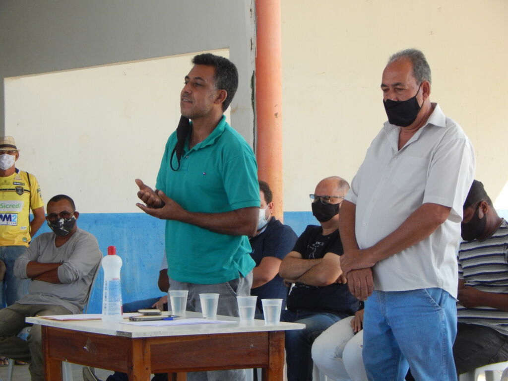 DSCN5413 Prefeito de Serra do Ramalho se reúne com representantes das Associações Agrícolas