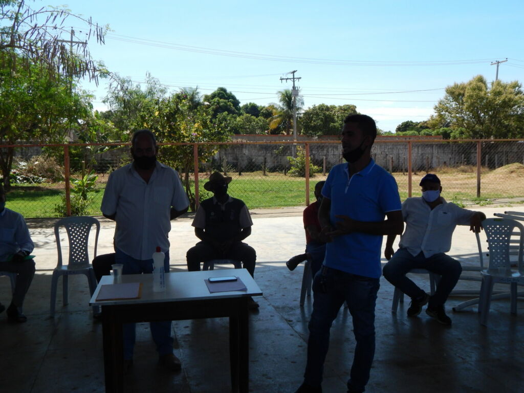 DSCN5438 Prefeito de Serra do Ramalho se reúne com representantes das Associações Agrícolas