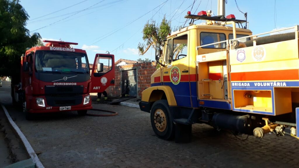 WhatsApp Image 2021 06 25 at 18.32.02 Incêndio de grandes proporções atinge casa no bairro Monte Pascoal em Guanambi; veja o vídeo