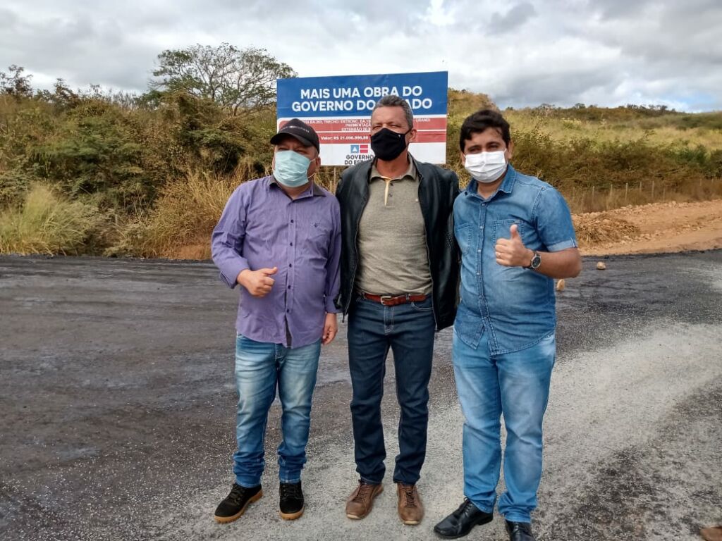 BA 263 3 Deputado Federal Charles Fernandes visita obras de pavimentação da BA-263 que liga Licínio de Almeida a Urandi