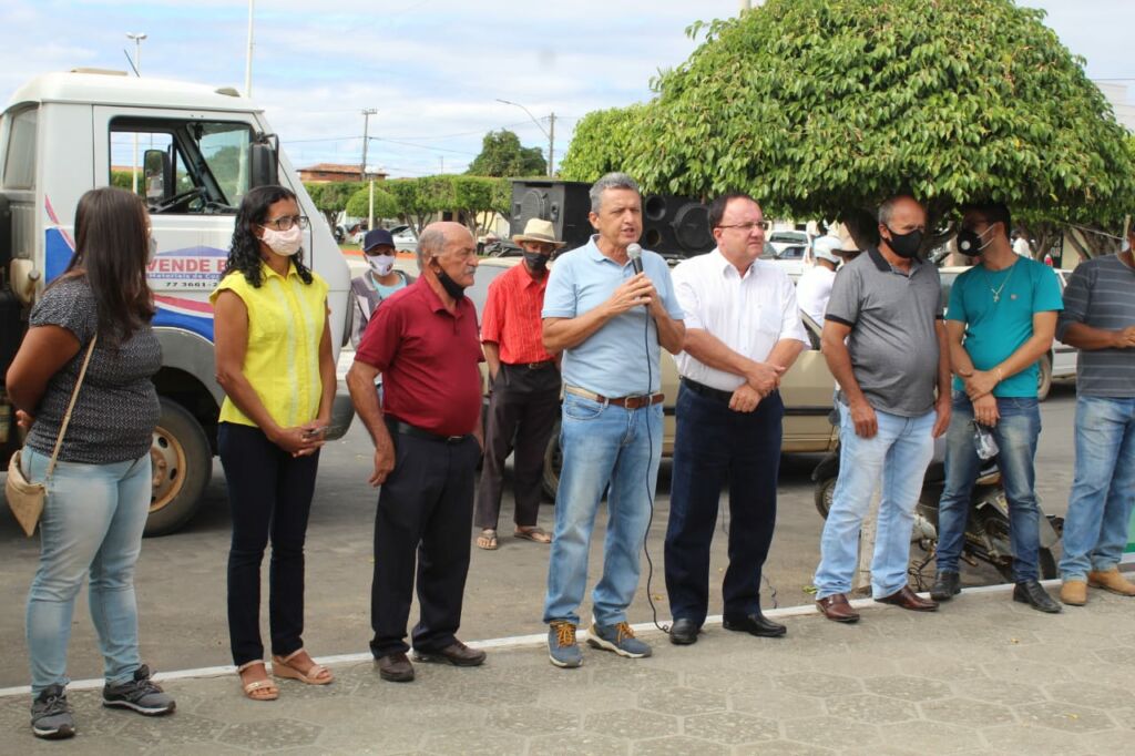 CANDIBA 4 Deputado Federal Charles Fernandes entrega tratores agrícolas em Candiba