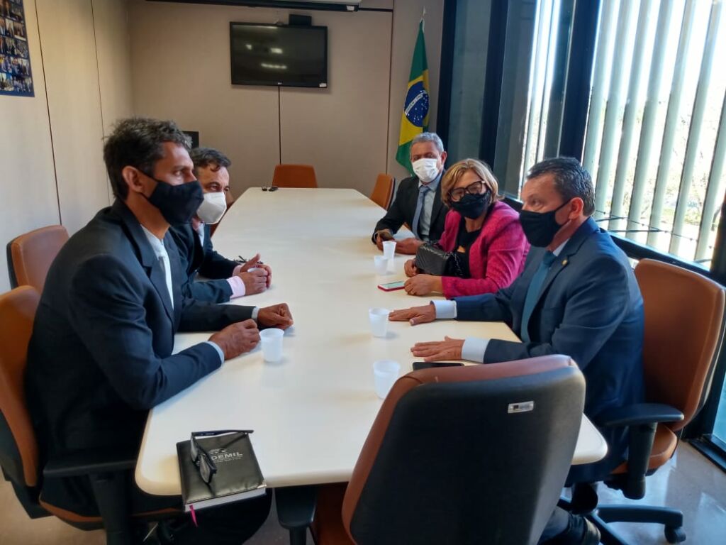 REUNIOES PINDAI 1 Deputado Charles Fernandes se reúne com o Senador Otto Alencar ao lado de vereadores de Pindaí