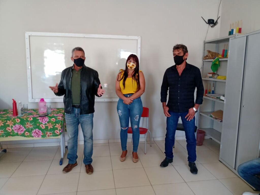 TANQUE NOVO 3 Deputado Charles Fernandes visita comunidades rurais levando equipamentos agrícolas