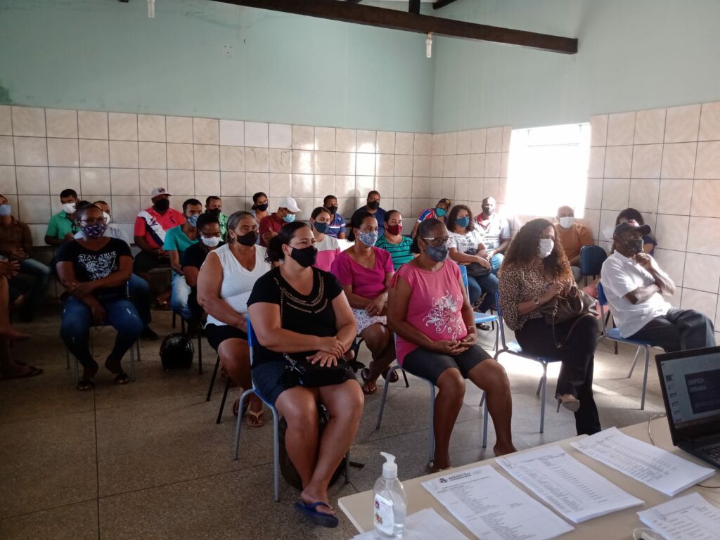 LIMPEZA PUBLICA 2 Prefeitura de Sebastião Laranjeiras entrega equipamentos de trabalho para servidores da limpeza