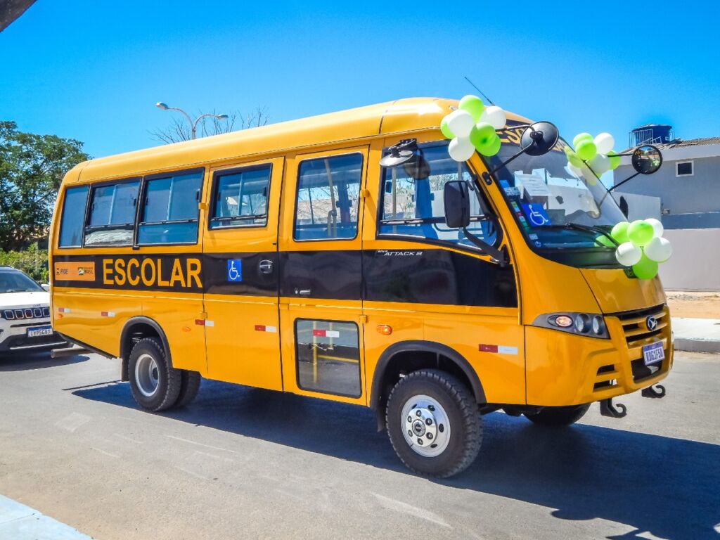 WhatsApp Image 2021 08 12 at 11.48.31 Prefeitura de Serra do Ramalho entrega veículos para servir a comunidade