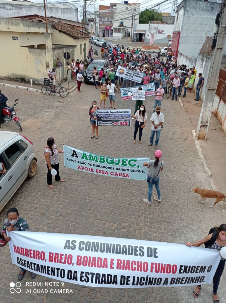 WhatsApp Image 2021 09 24 at 09.46.59 População realiza protesto em Licínio de Almeida contra ações da Bamin