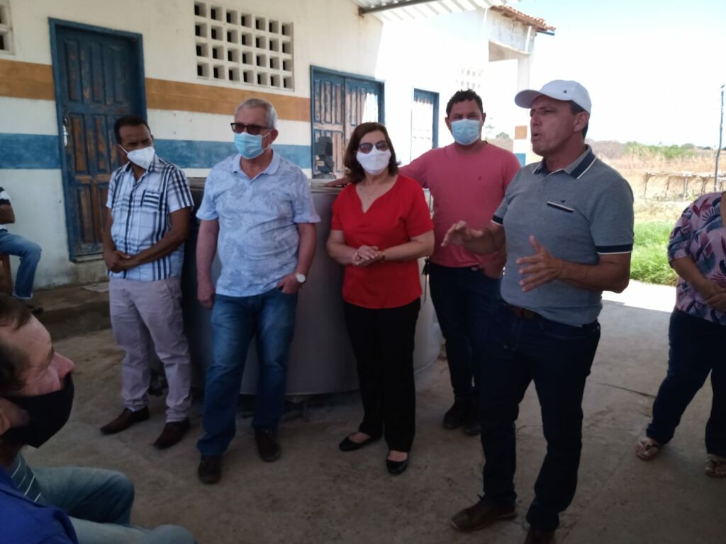 entrega em matina 4 Deputado Charles Fernandes entrega tratores e equipamentos agrícolas para comunidades rurais de Matina e Rio do Antônio