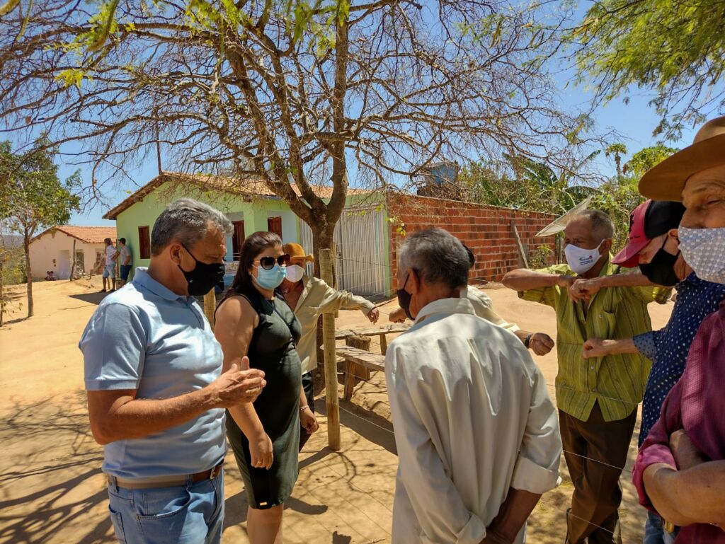 entrega em rio do antonio 4 Deputado Charles Fernandes entrega tratores e equipamentos agrícolas para comunidades rurais de Matina e Rio do Antônio