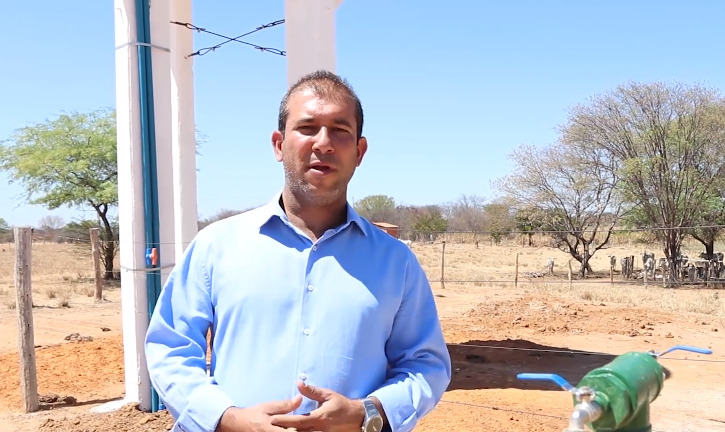 leo visao Empresário Léo Visão, em parceria com o Deputado Charles e o vereador Edivaldo, leva água para comunidades rurais de Carinhanha