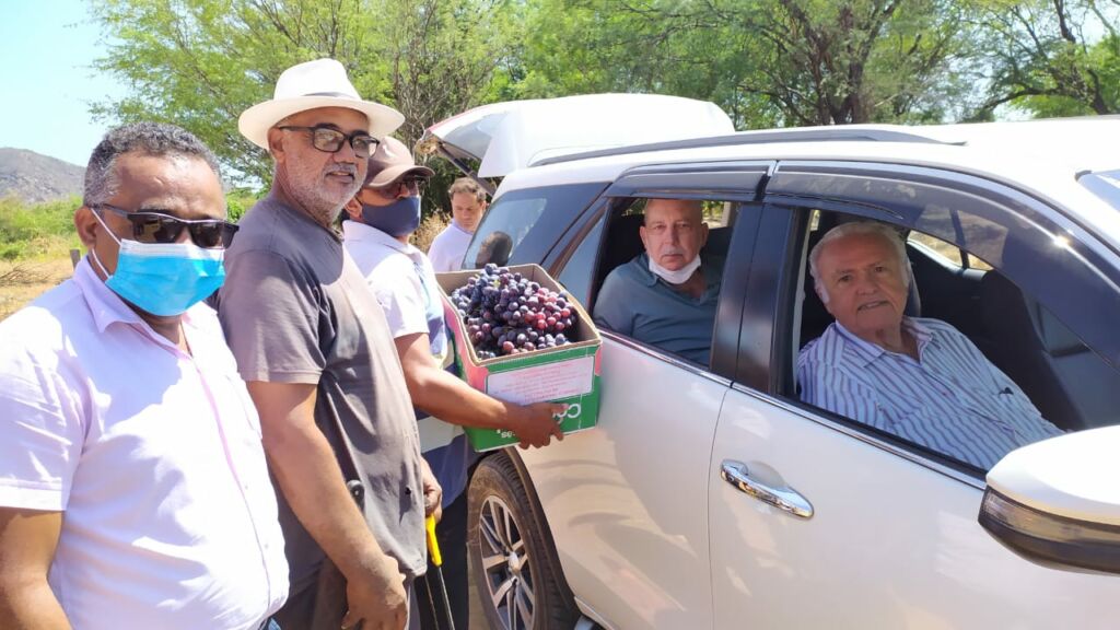 110637202118101 Prefeito Nilo Coelho visita Perímetro Irrigado de Ceraíma junto com conselheiro da FIEB