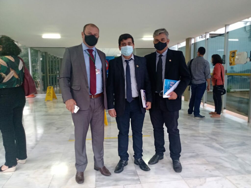 WhatsApp Image 2021 11 10 at 07.53.35 Prefeito de Urandi cumpre agenda em Brasília