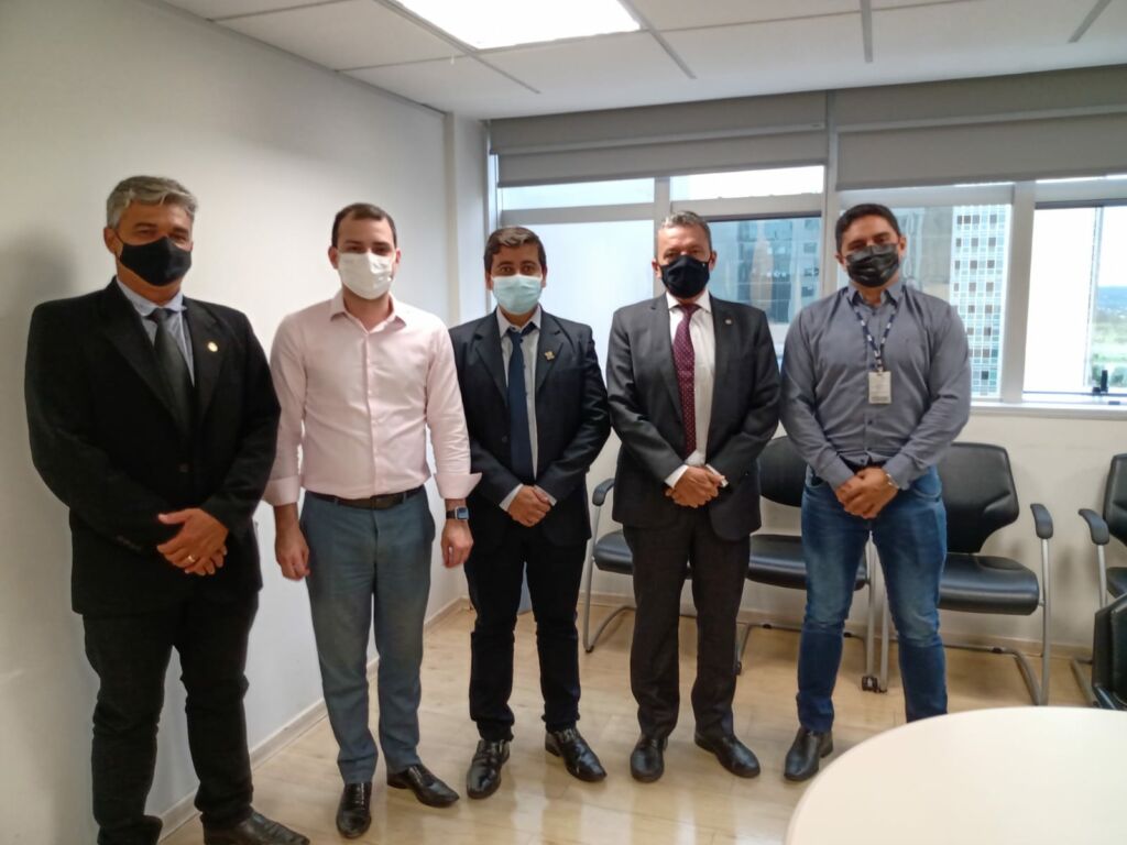 WhatsApp Image 2021 11 10 at 07.53.35 3 Prefeito de Urandi cumpre agenda em Brasília