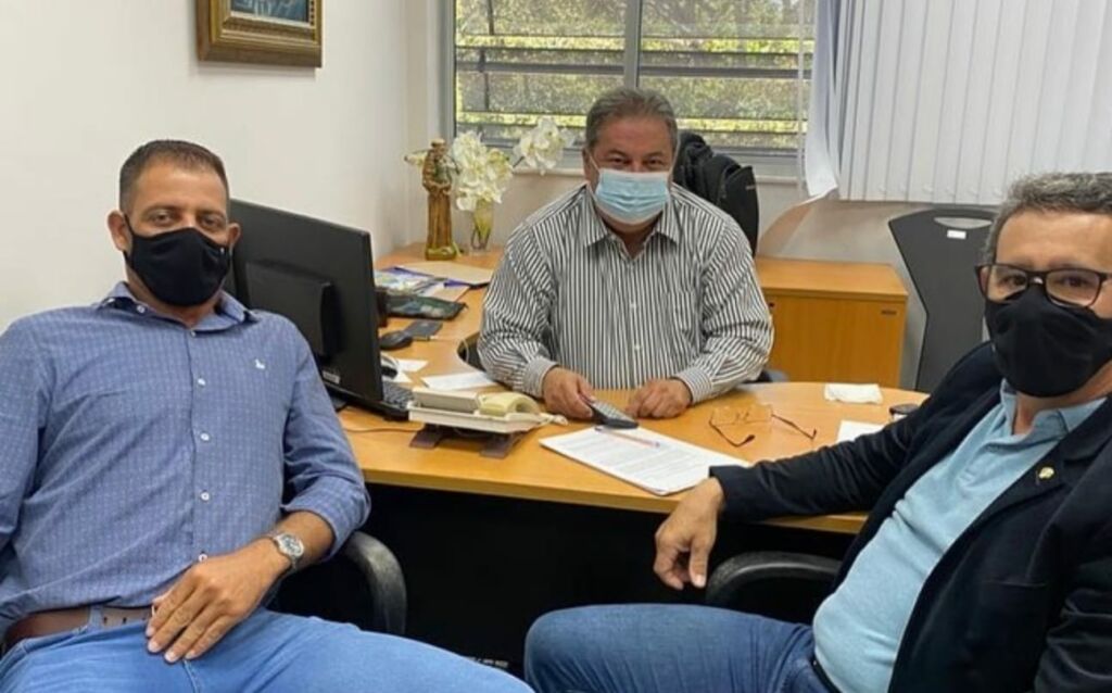 WhatsApp Image 2021 11 24 at 12.49.00 1 Deputado Luiz Augusto cumpre importante agenda com o vice-governador e lideranças