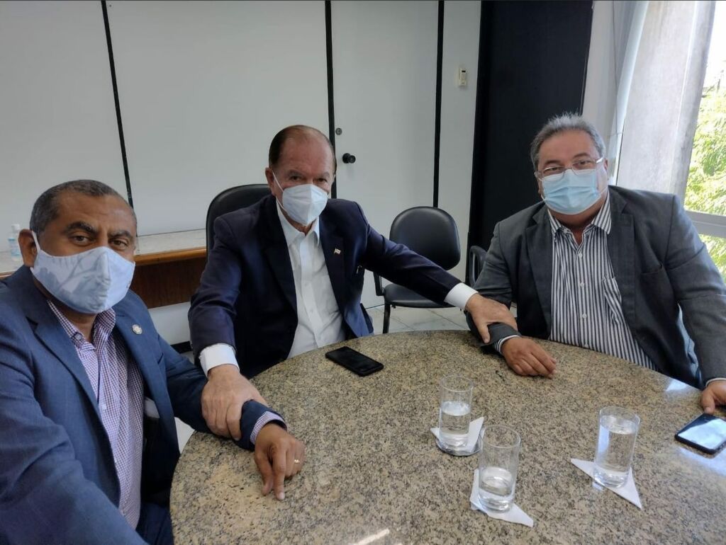 WhatsApp Image 2021 11 24 at 12.49.00 Deputado Luiz Augusto cumpre importante agenda com o vice-governador e lideranças