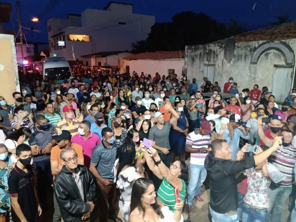 BOTUPORA Deputado Charles Fernandes participa de entrega de hospital em Botuporã
