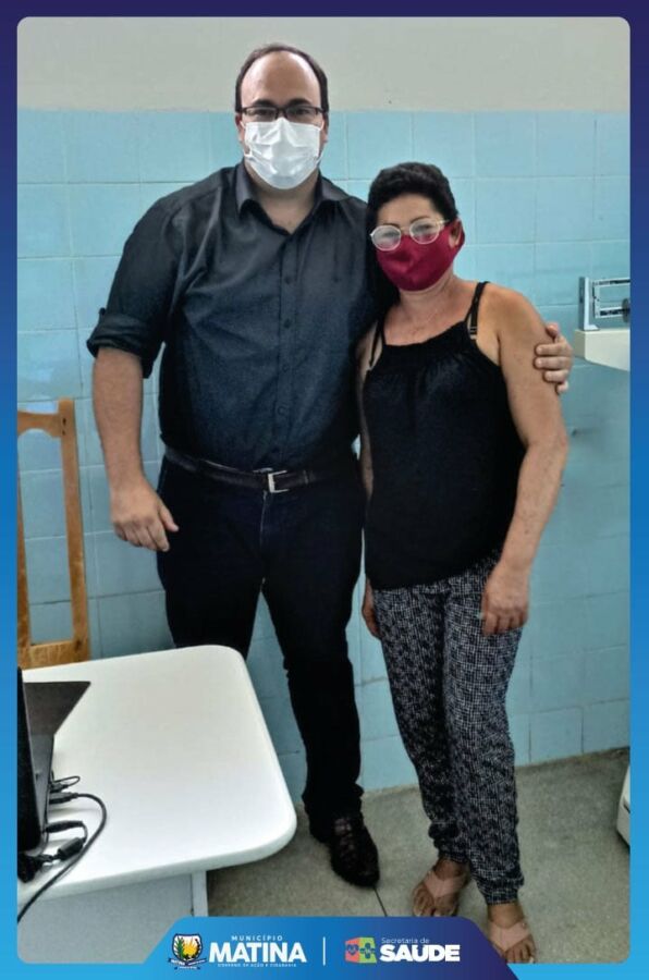 274736171_1987537994749372_5424428013591905248_n Dr. Nilton Francisco Cotrim de Brito Eireli (médico ortopedista) e Dona Josefa (paciente).