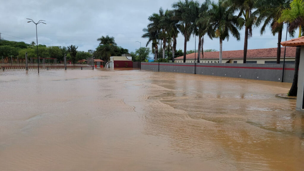 WhatsApp Image 2022 12 25 at 12.24.45 1 Prefeitura de Igaporã inicia estudos para executar obras de infraestrutura que evitem alagamentos no período chuvoso