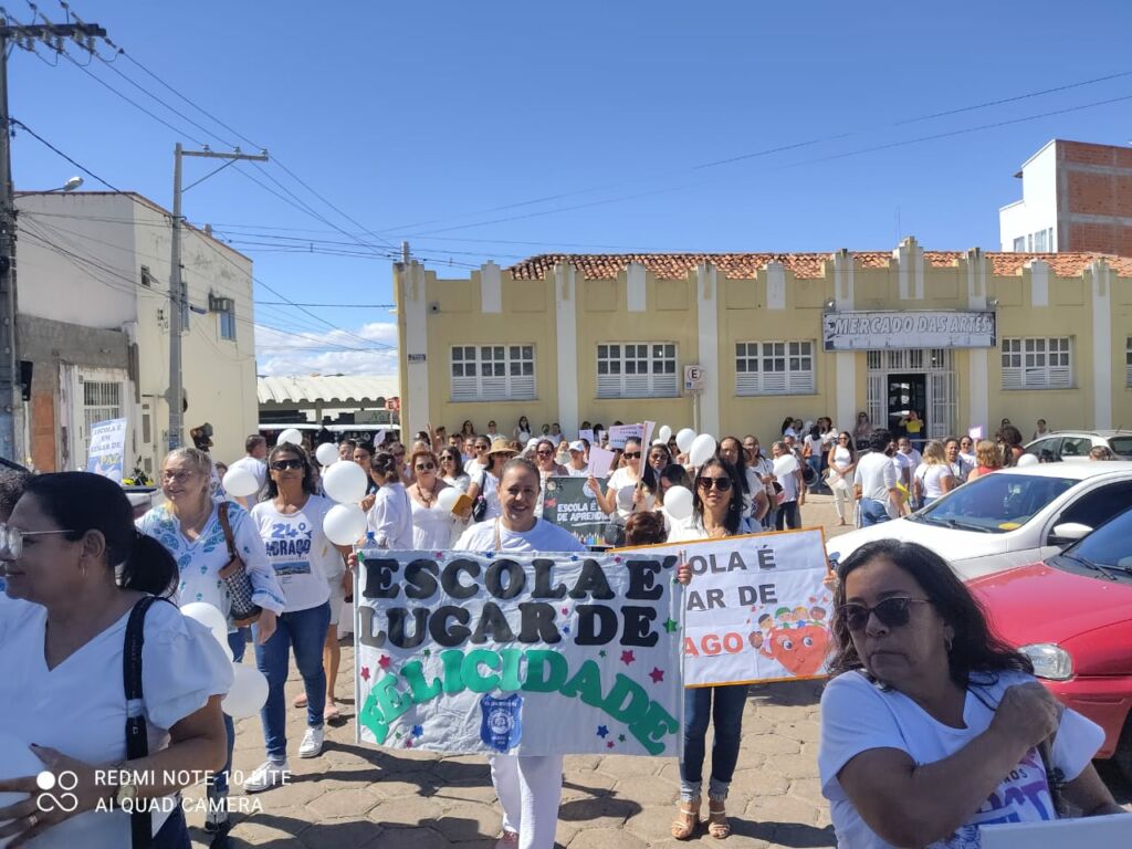 WhatsApp Image 2023 04 26 at 14.06.33 Professores de Guanambi fazem manifestação pela paz nas escolas