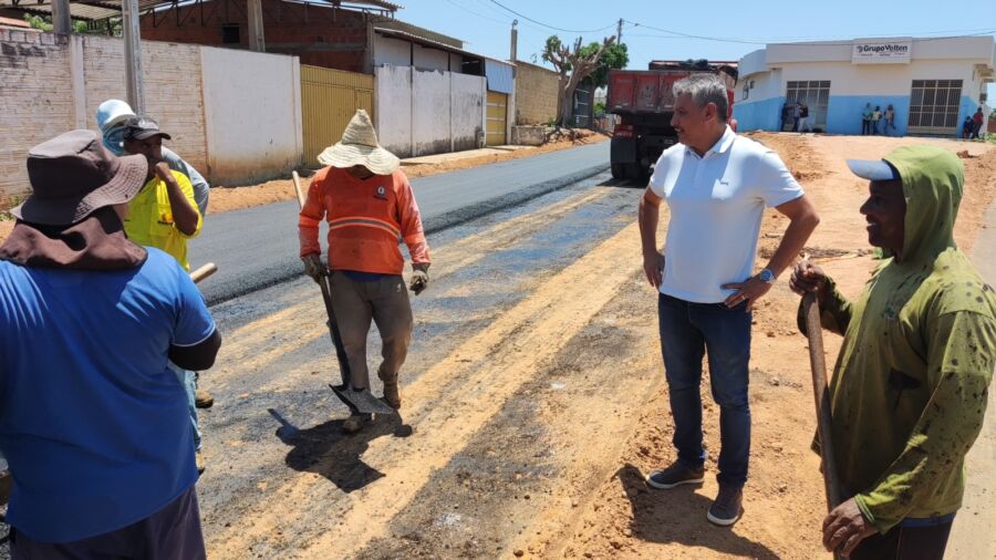 WhatsApp Image 2023 11 14 at 16.56.41 Nal Azevedo acompanha obras de asfaltamento do Bairro Ipanema e reafirma que novos bairros serão beneficiados