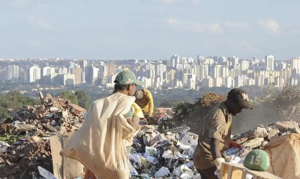 lixao Geração de lixo no mundo pode chegar a 3,8 bi de toneladas em 2050