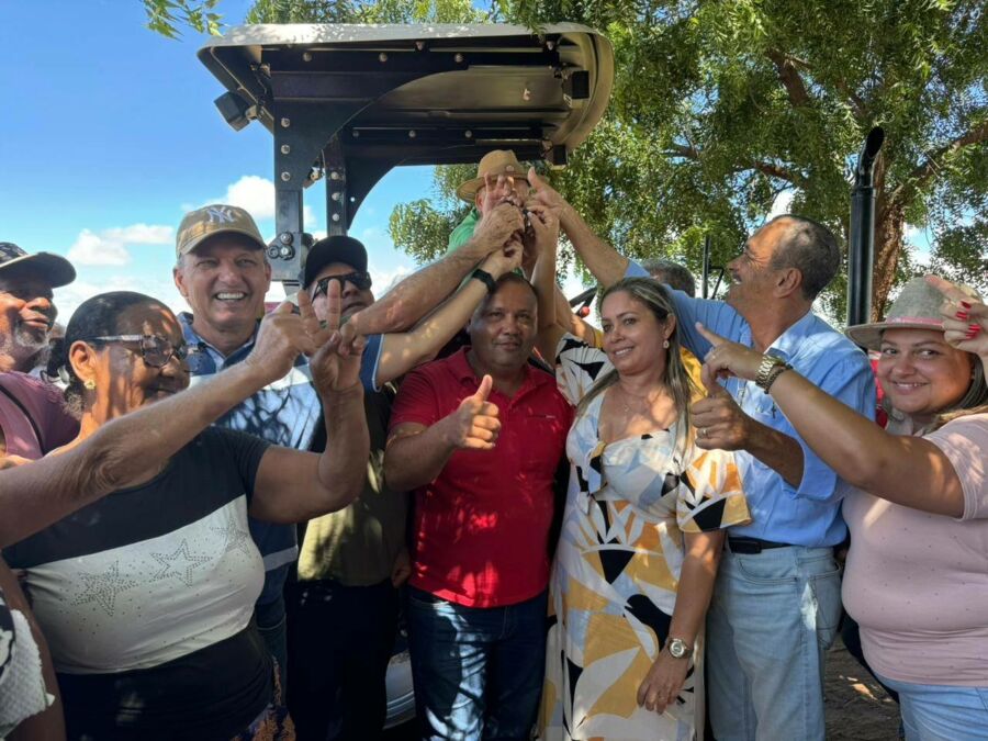 ENTREGAS PMA 1 Deputado Charles Fernandes reforça agricultura familiar de Palmas de Monte Alto com entrega de dois tratores para comunidades rurais