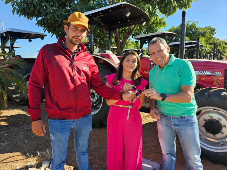 IBITIARA Deputado Charles Fernandes entrega Tratores Agrícolas para Comunidades de Matina, Ibitiara e Caetité