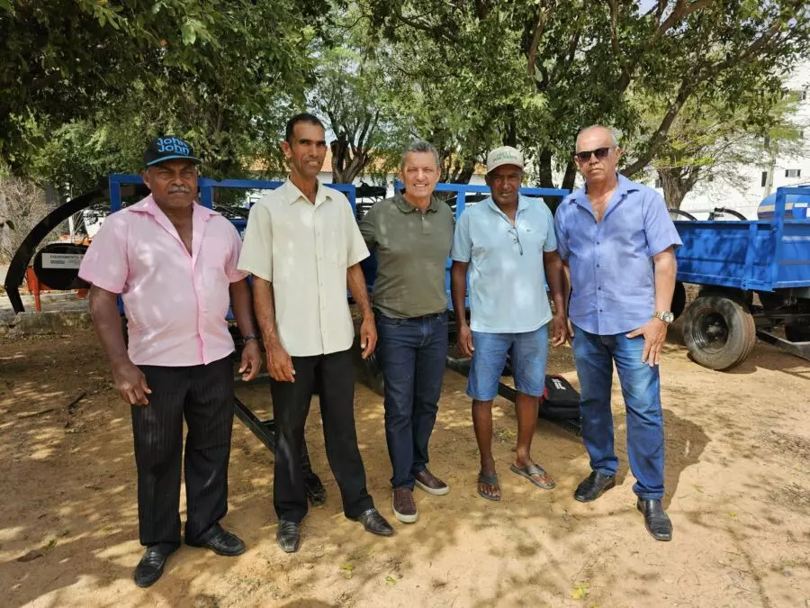 MATINA Deputado Charles Fernandes entrega equipamentos agrícolas para comunidades da região