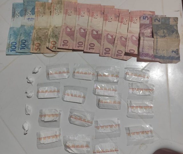 Droga em Sebastiao Mulher é presa por tráfico de drogas durante festa religiosa em Sebastião Laranjeiras