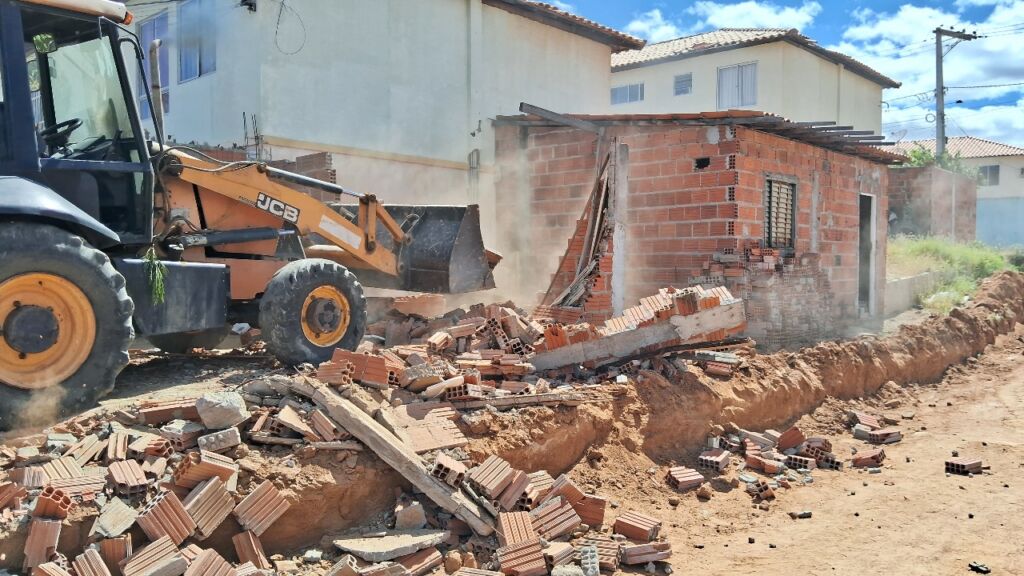 WhatsApp Image 2025 07 03 at 15.34.58 Por recomendação do MP Ambiental, Prefeitura de Guanambi derruba edificações em área de Proteção Ambiental no Bairro Sossego e no Residencial Aroeira