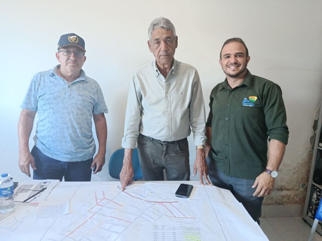 WhatsApp Image 2025 07 07 at 18.03.58 Prefeitura de Pindaí firma acordo para iniciar pavimentação urbana com CBUQ ainda em Julho