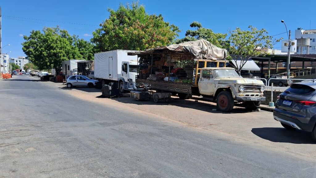 WhatsApp Image 2025 07 28 at 10.02.17 SMTRANS Guanambi notifica donos de caminhões para desocupação de estacionamento na Feira Livre