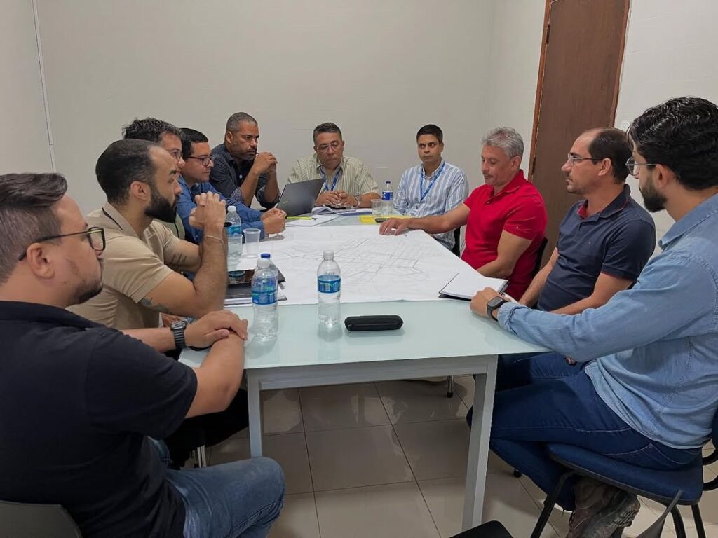 WhatsApp Image 2025 07 28 at 15.58.24 Prefeito de Guanambi se reúne com equipe técnica da EMBASA para planejar ampliação da rede de esgotamento de vários bairros